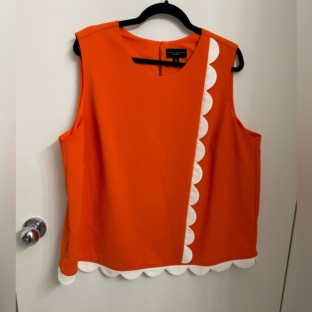 Scalloped edge sleeveless shirt